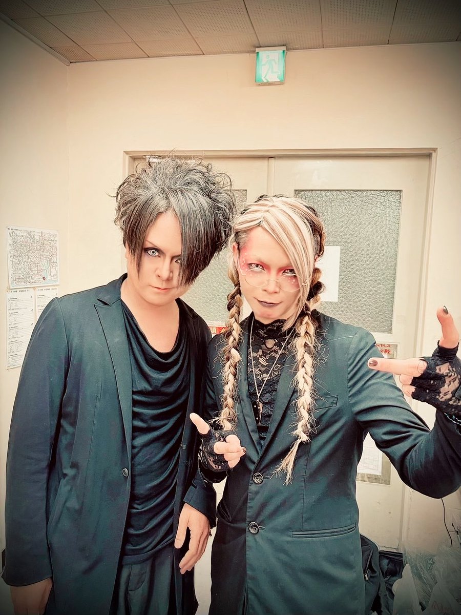 IORHYTHM426's tweet photo. 昨日のいただいた写真！
とても長いお付き合いの先輩達だし、昨日のあの場所にお呼びして快く出ていただけて嬉しい限りでした！
そして、また写歌さんと一緒にステージに立てて嬉しかったです！
面白くて素敵で最高な先輩だぜ🫶🧢
写歌さん、You.さん、文哉くん、キリさんありがとうございました！ https://t.co/i1xQzjAznk