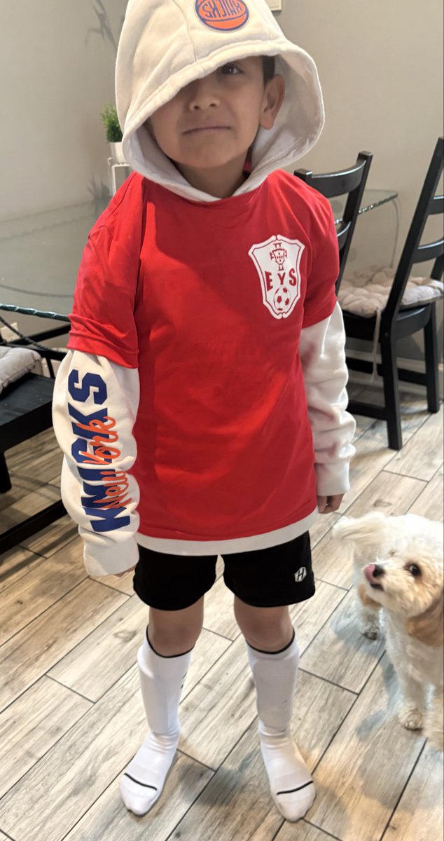 LizzyBaigo's tweet image. Game Day ready!🧡💙 #AlwaysKnicks  he made two goals ⚽️ Sending good vibes to our NYKNICKS players! Let’s get a win #letsgoKnicks