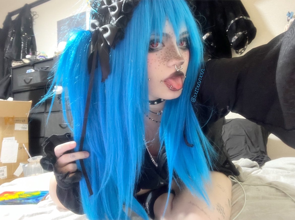rxttxnnxxn's tweet image. can i bite you? &amp;gt;ᵥ_ᵥ&amp;lt;
#altgirl #emogirl #alternative #hai
