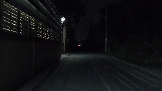 การจราจรน้อยความเสี่ยงต่ำประเมินยังไงสมมติมืดแบบนี้เป็นผญต้องทำงานกลับบ้านดึกเสี่ยงพอยัง แต่ลืมไปไม่ต้องปิดไฟเพิ่มหรอกเพราะทุกวันนี้มันไม่เปิดอยู่แล้ว