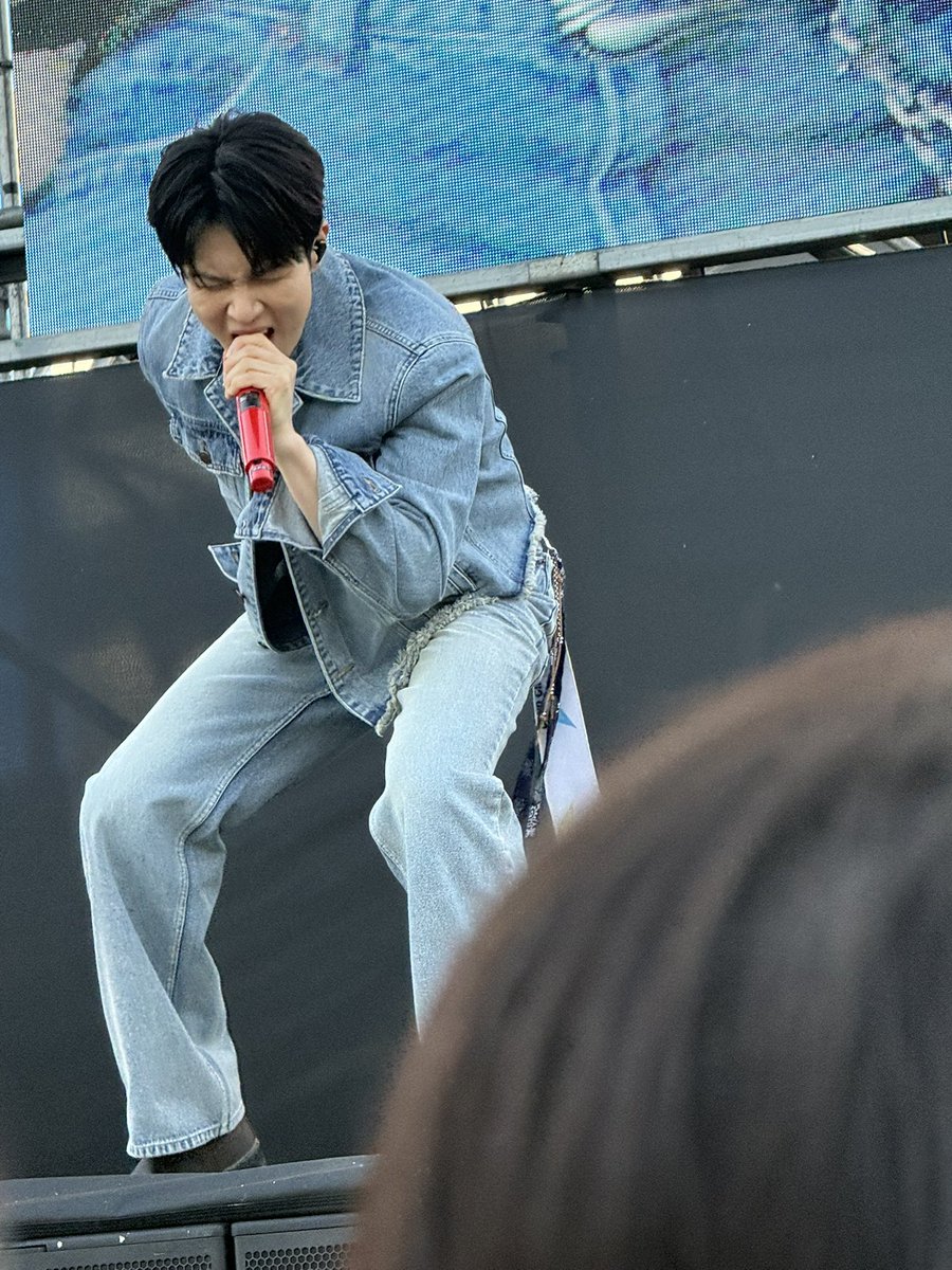 비 tweet media