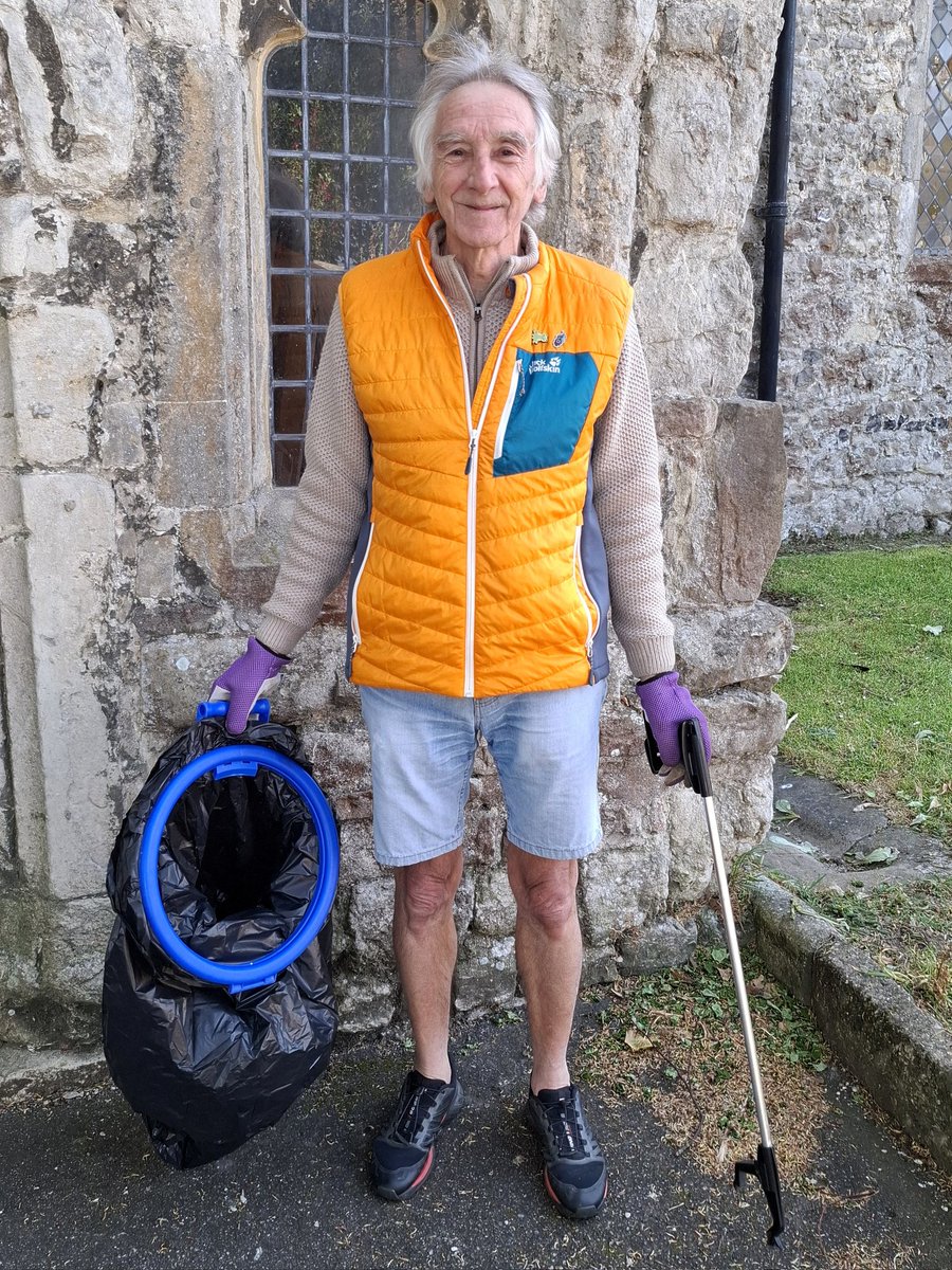 FriendsofHoo's tweet photo. 11 volunteers attended the Hoo Clean Up litter pick today - collecting 13 bags of rubbish and many nitrous oxide canisters.  Well done everyone! 

#HooCleanUp #FriendsofHoo #Hoo #HooPeninsula #Rochester #Kent #England https://t.co/rCm1odiI0u