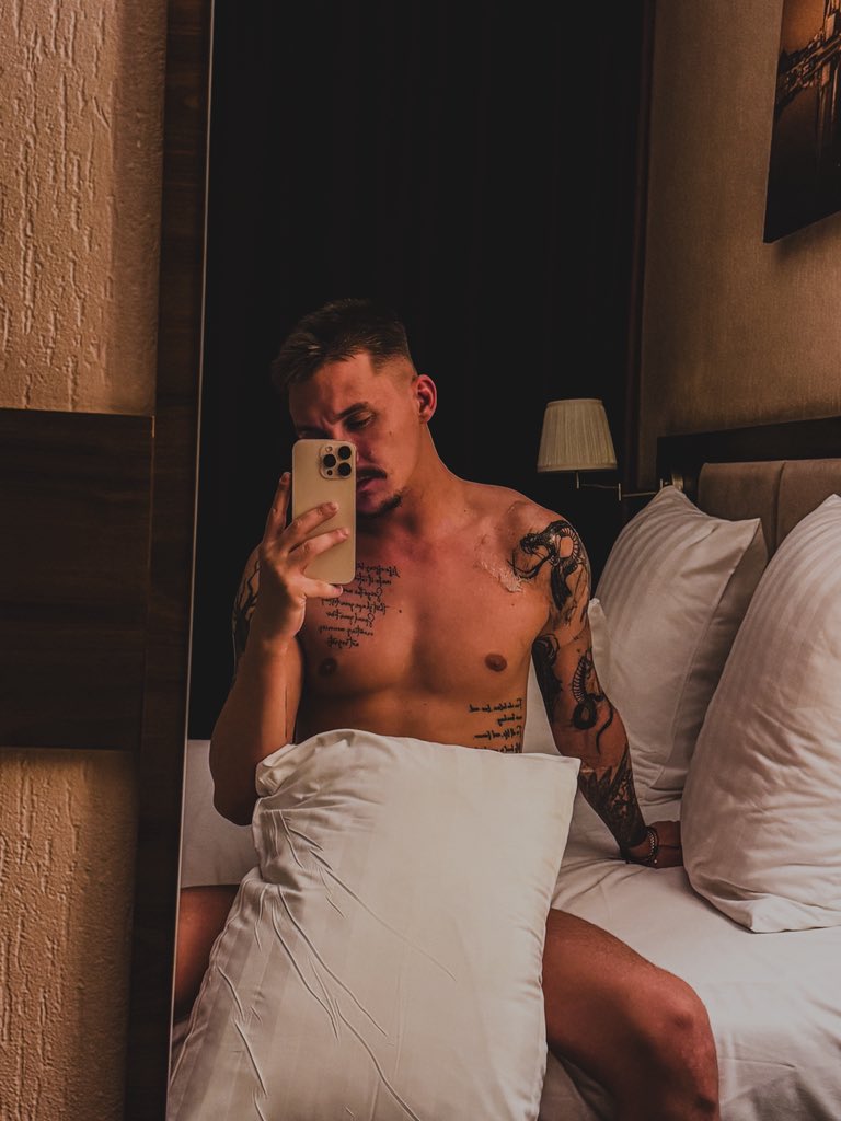 Кто готов сесть рядом или сесть на меня?😈
#нюдсокаждыйдень 
Погнали 😍