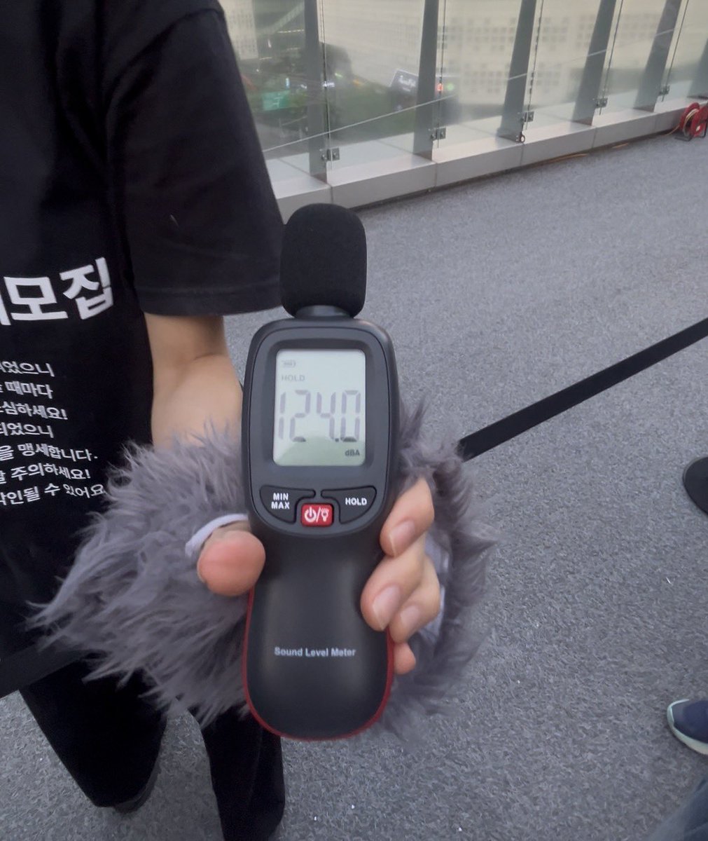 나 혼자 아지트가서 하울링하면 30나올것 같아서
머글 친구 대려가서 124 찍고옴
직원분이 다른분들 두배시네요!! 하고 축하해줌..