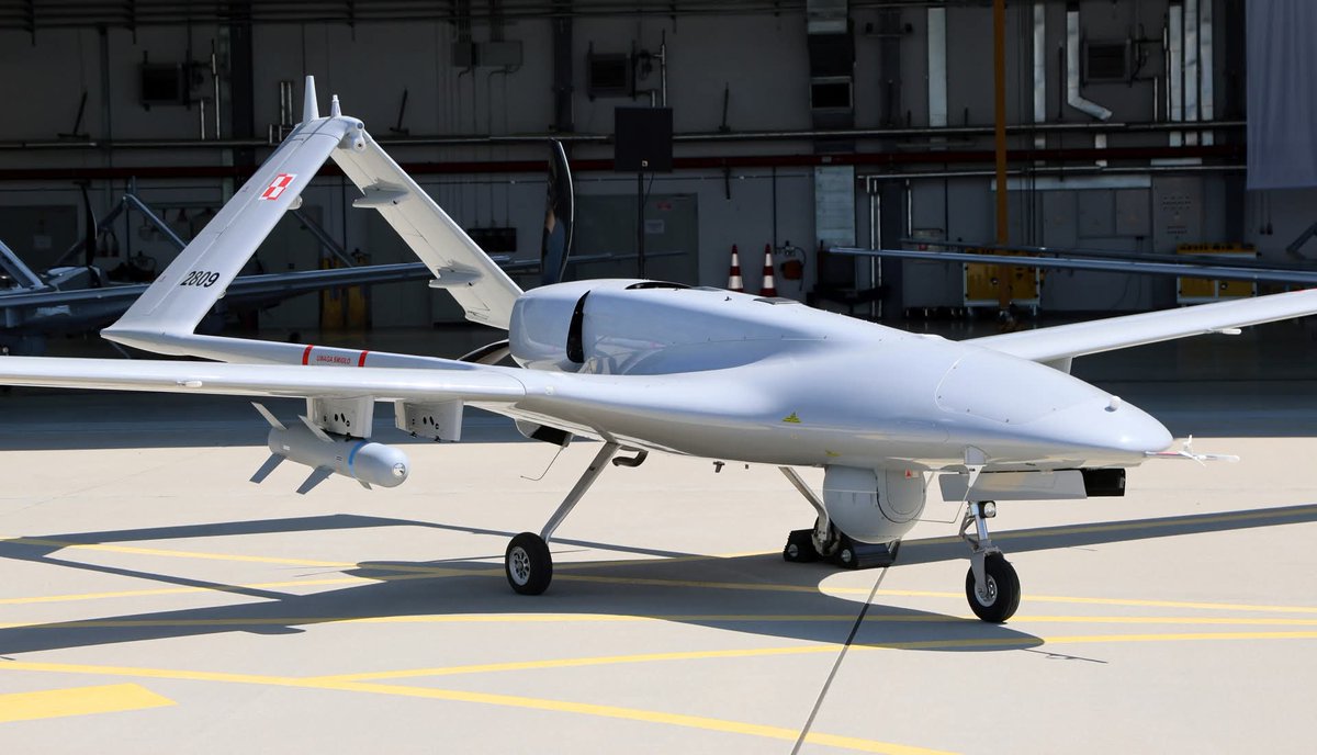 A strategic shift in the course of the war.
Last night, Ukrainian drones struck the Urals. Yekaterinburg and Chelyabinsk are nearly 2,000 km from Ukraine. Russian sources claim 127 drones were shot down. That suggests a massive wave—around 150 drones in a single launch—heading