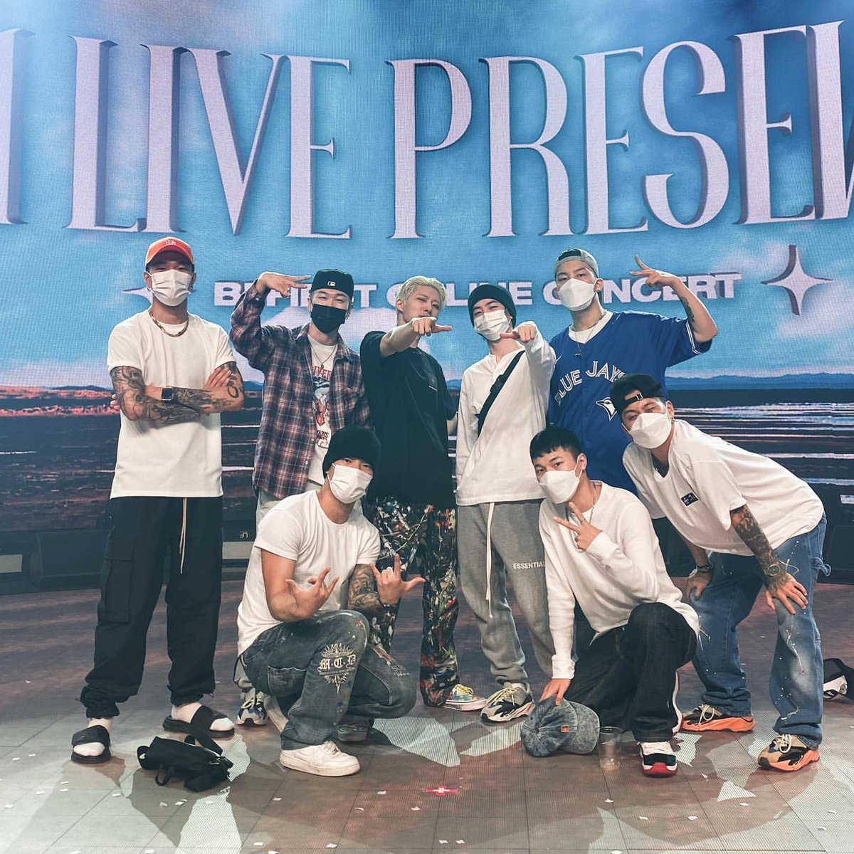 kimharubi's tweet image. 🗓️211003

"131 LIVE PRESENTS: B.I FIRST ONLINE CONCERT"

Photo①📸 cr. pic &amp;amp; TEAM B.I

정말 아주 오래된 일처럼 느껴져요.
모든 순간이 한빈이와 TEAM B.I가 차곡차곡 쌓아온 소중한 순간...🎞️✨

#BI #비아이 #김한빈 #KIMHANBIN #ビーアイ