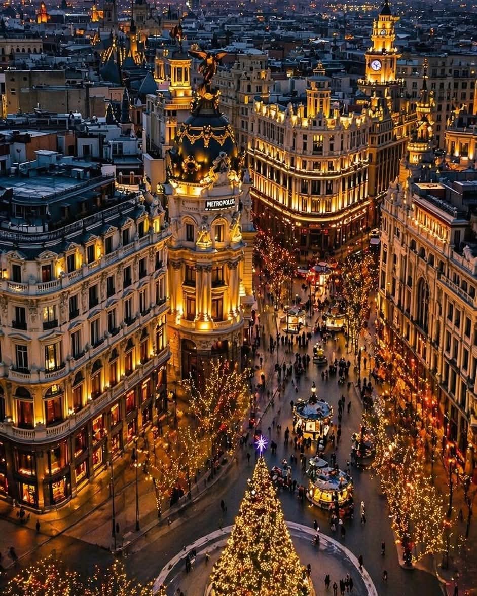 Amazing Eyes tweet media