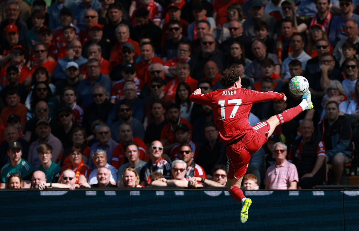 Premier League tweet media