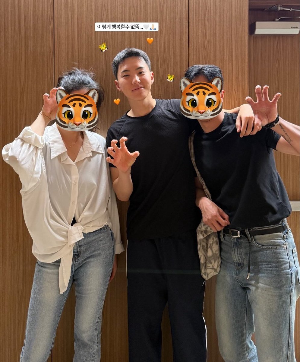 똘히 tweet media
