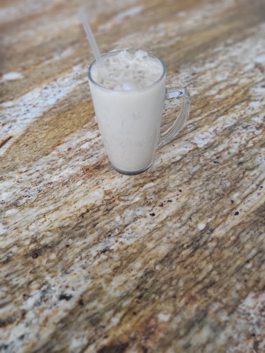 Sourine3's tweet image. GM! Happy Saturday!! #alwaysstylish #happyme #icedcoffee #homemadeIsDaBest