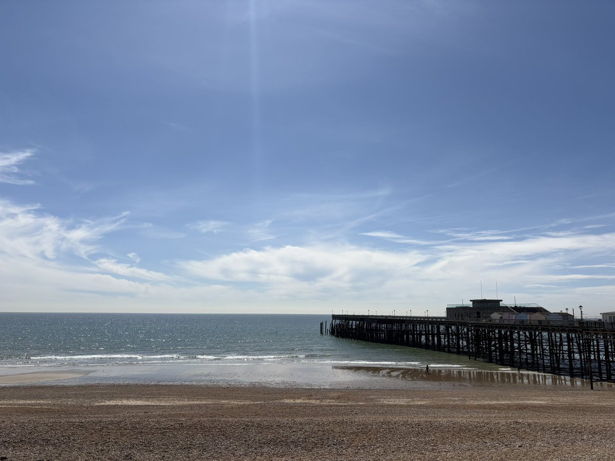 justoneoftheta1's tweet image. When the sun is shining and the sky is blue, #hastings and #stleonards in the place to be… #sussexbythesea