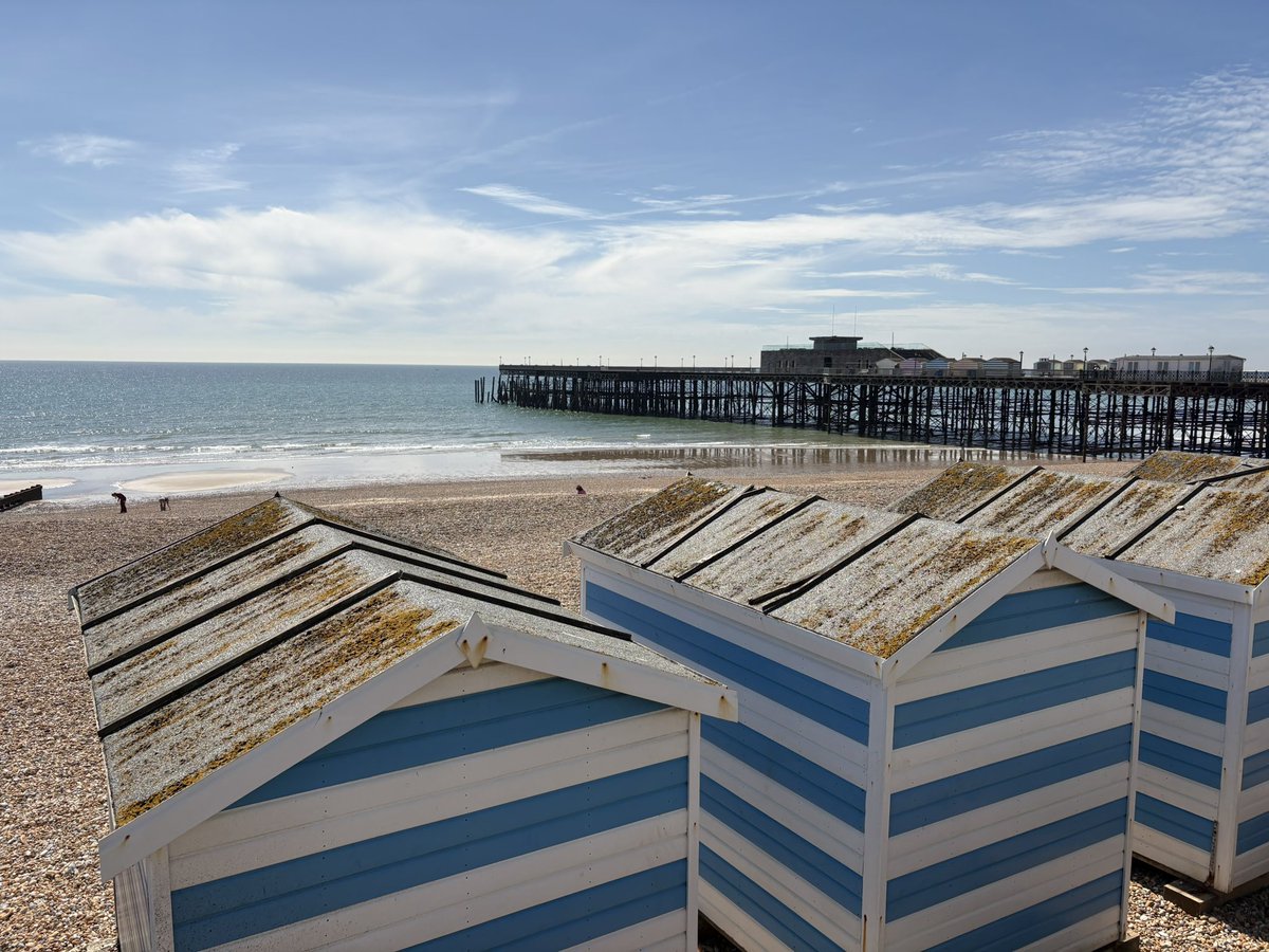 justoneoftheta1's tweet image. When the sun is shining and the sky is blue, #hastings and #stleonards in the place to be… #sussexbythesea