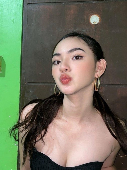 Narrative tweet media