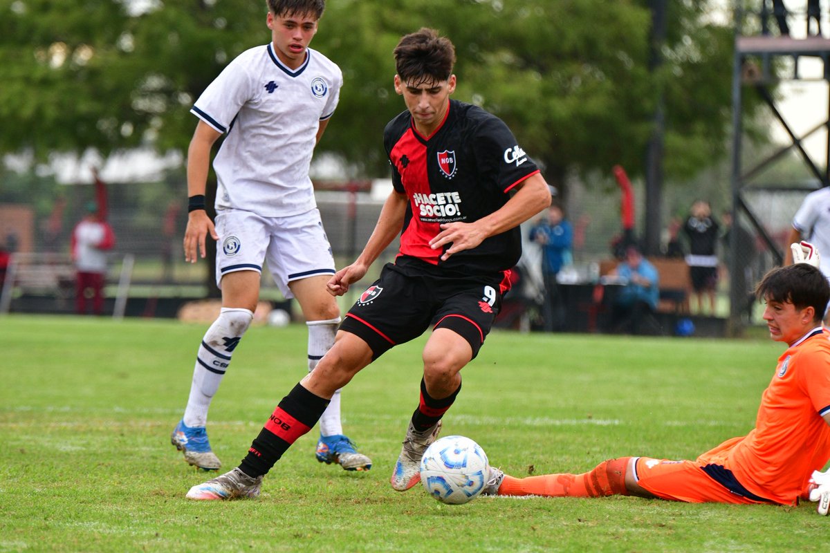 NewellsJuvenil's tweet photo. #JuvenilesLPF | Inicio perfecto 👌🏼 

✅ En Mendoza, 4ta derrotó 2-1 a Independiente Rivadavia con goles de Alejo Torres y Paulo Valentini. 

✅ En el Centro Griffa, 7ma también ganó 2-1 con tantos de Thiago Valenti y Diego Ruíz Díaz.

#VamosLosPibes 🔴⚫️

📸 Germán Bocco https://t.co/u3ZxFkL0xg