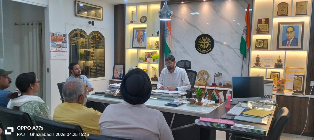 श्री अभिनव गोपाल, मुख्य विकास अधिकारी गाजियाबाद के द्वारा आज विकास भवन में जनगणना प्रक्रिया के सफल क्रियान्वयन हेतु आयोजित बैठक की अध्यक्षता करते हुए आगामी जनगणना 2027 के प्रथम चरण (07 मई से 20 जून) के संबंध में विस्तृत समीक्षा की गई। विशेष रूप से 07 मई से 21 मई तक प्रस्तावित