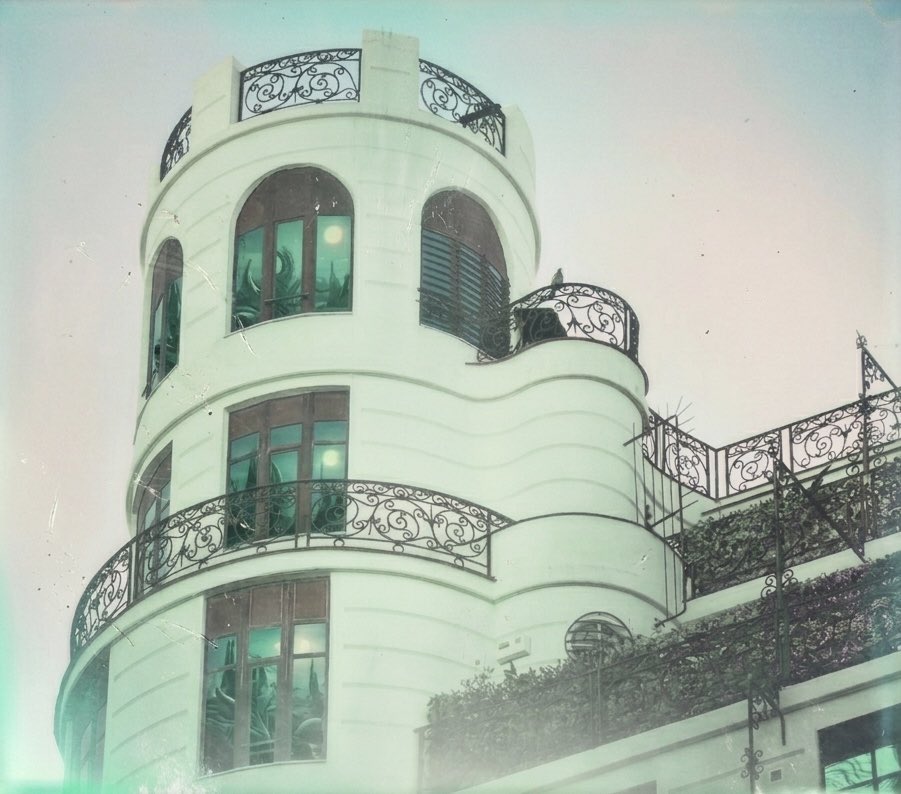 ijanrm's tweet image. Quiet architecture #minimal #citydetails #softlight #artphoto #timeless #bird