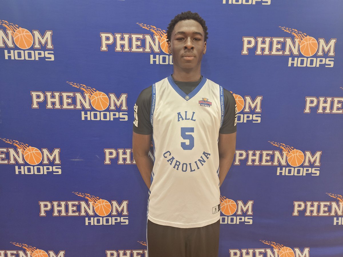 POBScout's tweet photo. 2027 6'5 Aaron Durant (All Carolina) continues to be such a strong piece on the court for his team. Finds ways to make plays all around the court and can be used in a variety of ways. Finished well and was active inside today. #PhenomHardwoodClassic https://t.co/rfCWDkWTgG