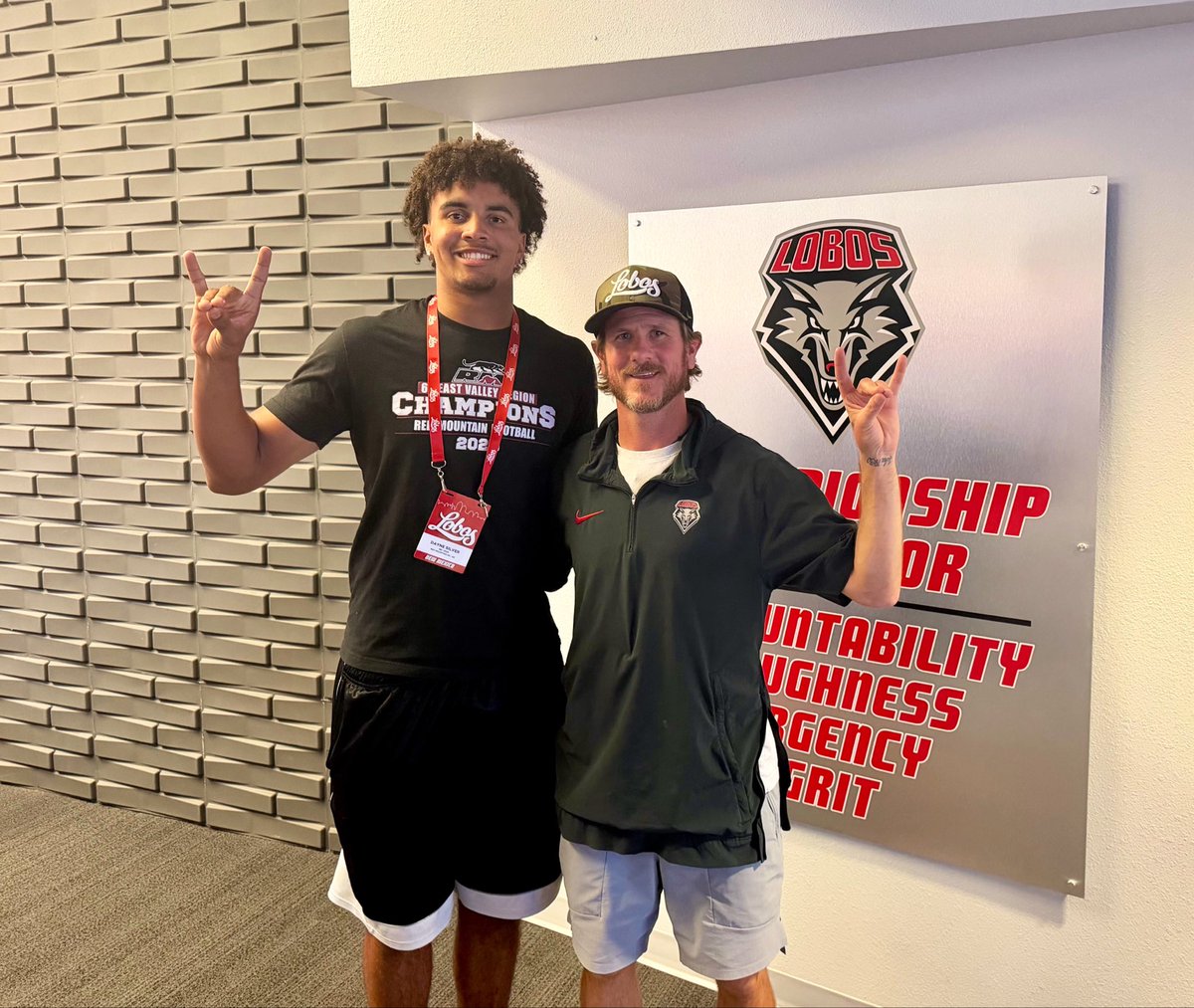 SilverDayne's tweet photo. Had a great visit yesterday at UNM. I appreciate the coaches for taking time to show me & my family the campus & facilities. Excited to watch the spring game today! @UNMLoboFB @Coach_Eck @LukeSchleusner @CoachBehrends @Waters21John @RedMtnFootball @CoachEndersRMHS @itsCoachMatty @BMcdaniel28 @rudycar12
