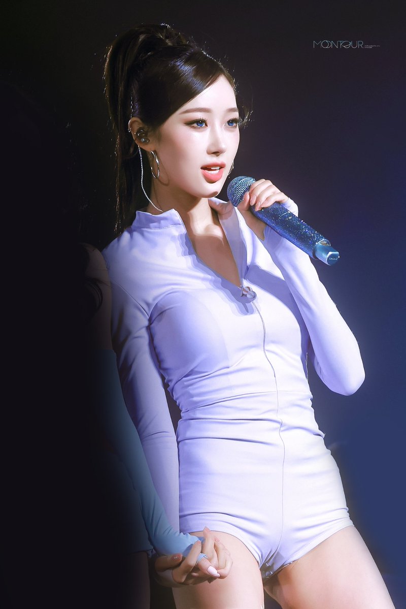 MoonTour. tweet media