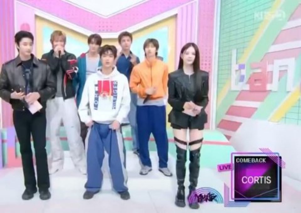 leehan World tweet media