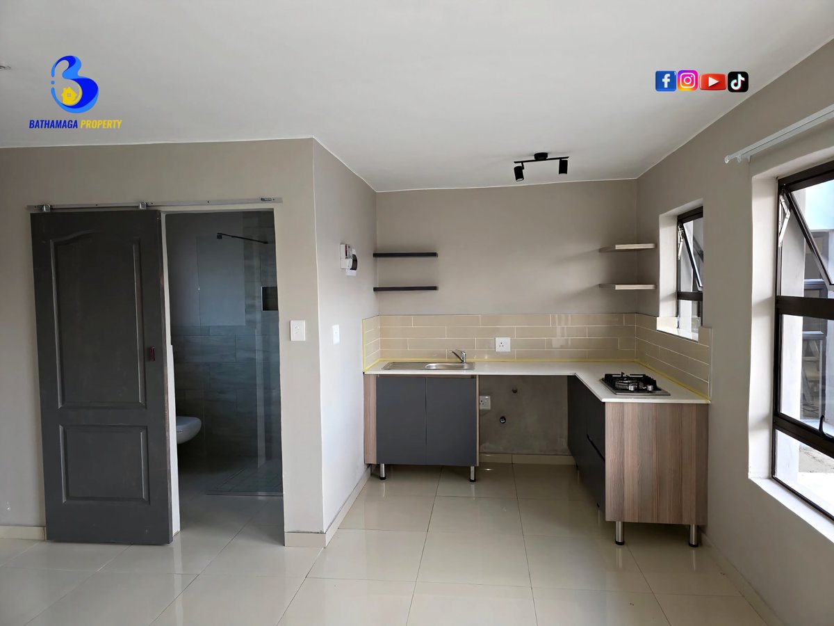 BathamagaProp's tweet photo. 🏡 Bachelor Apartment to rent in Protea Glen Ext 26

🏷 Rent: R3,500 pm (excl. electricity 

Shower &amp; toilet | Fitted wardrobe | Gas stove | Wi-Fi | Parking | Backup water &amp; more! 

🔗 Get full details: https://t.co/Thsd31UXsc 

#BathamagaProperty #LuxuryApartments #beckysangels https://t.co/em3newk8gE
