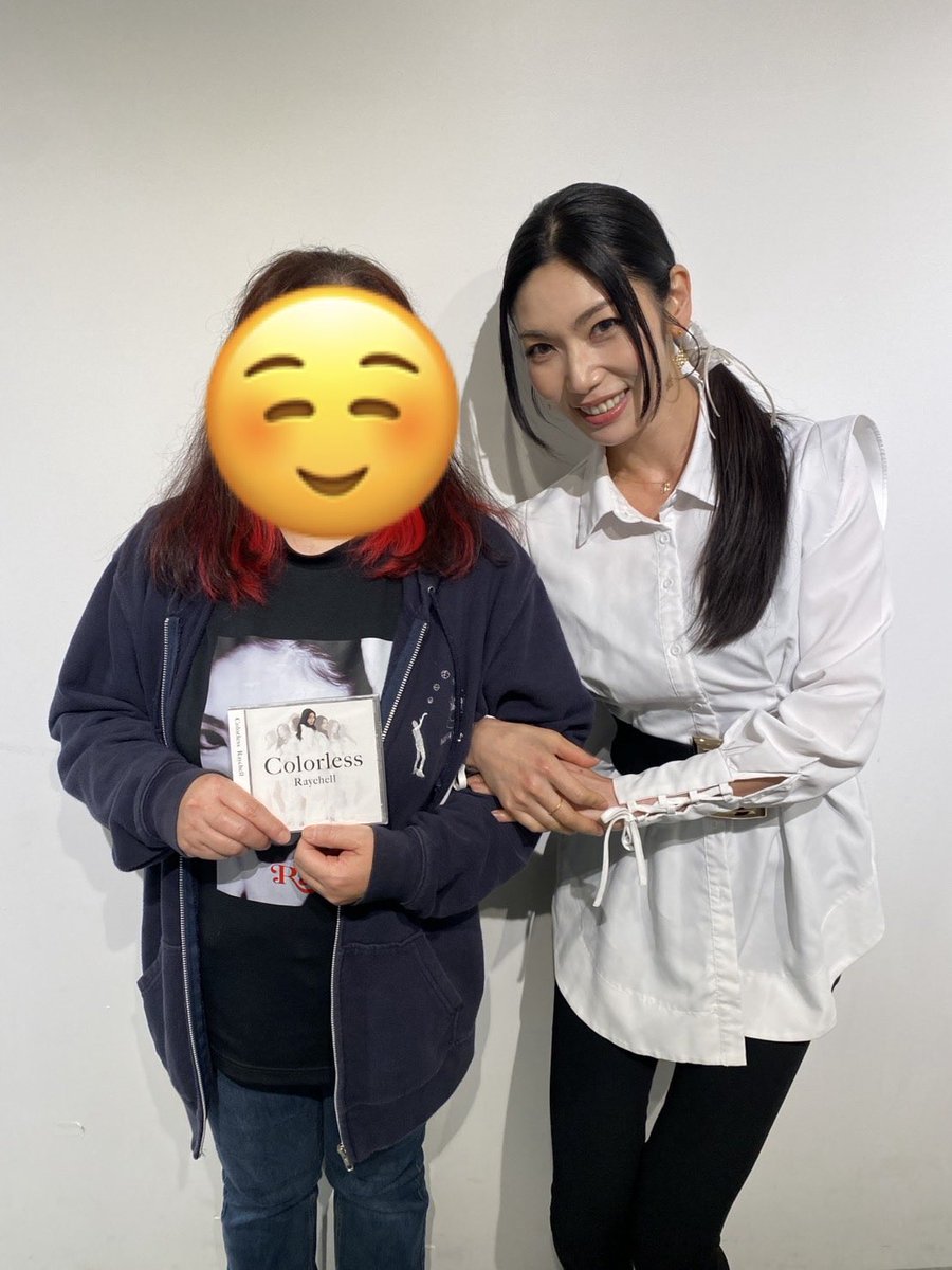 maami817's tweet photo. colorless リリイベお疲れ様でした❣️
両部参加しました🐹🐹💕
お逢いお話できてとても幸せな時間をありがとうございました🫶
サイン会時👠「まぁーみさん♡」あっ!
さんつけちゃった😳
Raychellさんにとってさんまでが私なんだなって微笑ましく想いました☺️ #Raychell_Colorless #ちぇるどれん https://t.co/yoAdZTVDN2