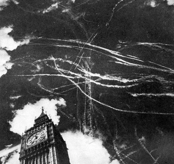 JustToRemindYo2's tweet photo. @RubenWizard88 Ja, ik herinner me Londen nog, in 1940. Verder nog vragen? https://t.co/qxpu41tzHD
