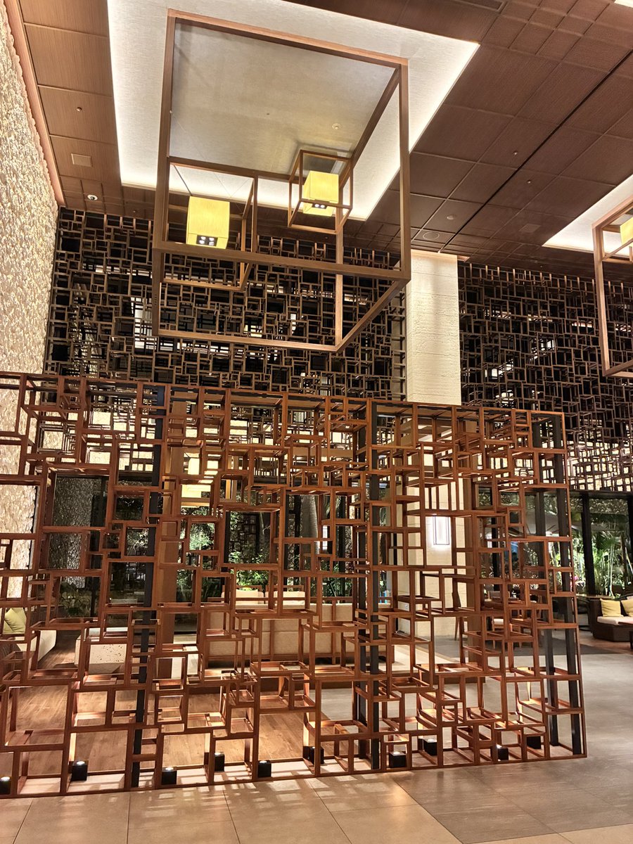 dwarffactory's tweet photo. 沖縄県のハイアットリージェンシー 瀬良垣で砂像制作させて頂きました。連日天気は芳しく無いですが、完成しました。ゴールデンウィーク終盤までの展示です。素晴らしい施設とサービス、お仕事が出来て光栄でした。 https://t.co/ieL1J03s8c