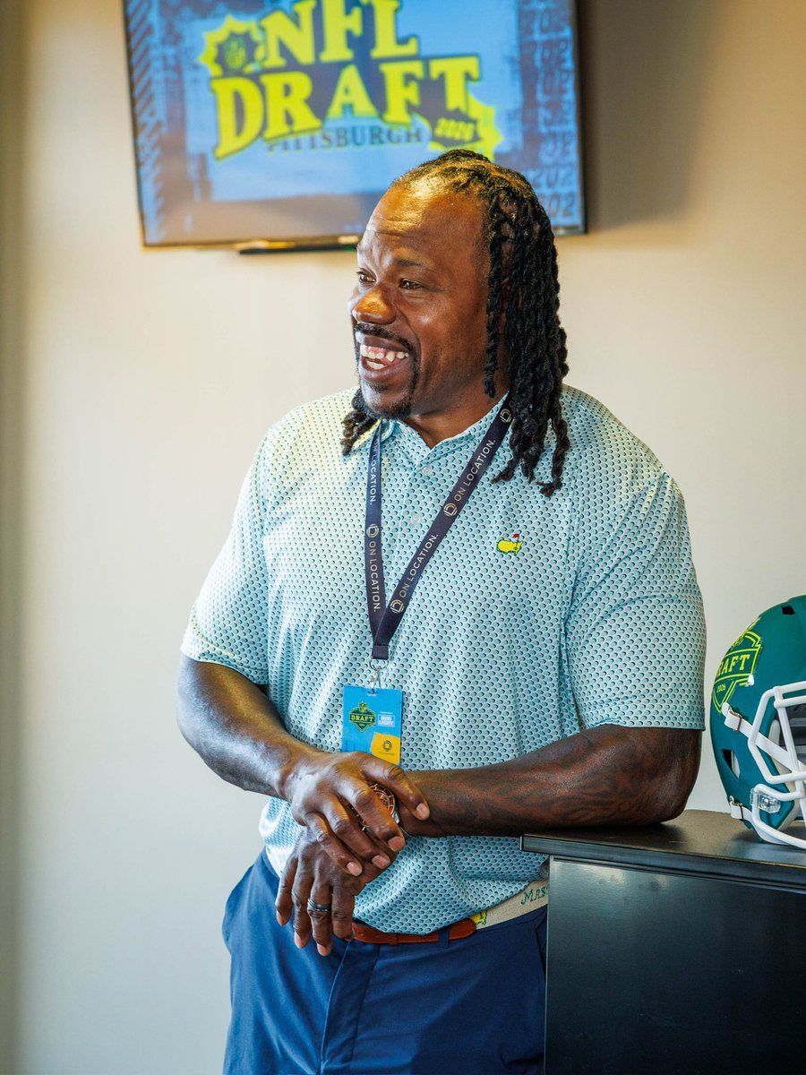 onlocationexp's tweet image. Started our day yesterday #OnLocation with not one, not two, but THREE @steelers icons 👏

Shoutout to Rod Woodson, Joey Porter and Brett Keisel for coming through 💛🖤 #NFLDraft #CloserThanEver