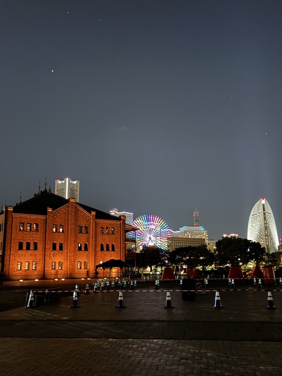 310Tank's tweet photo. #矢沢永吉  #YAZAWA #yazawa 
#横浜 #みなとみらい #赤レンガ倉庫
#夜景 #ドライブ
こんばんは〜⭐️⭐️⭐️
今日は思い立って夜のドライブデート❤️
首都高で都内を走って🚗💨
みなとみらいまで😁👍
やっぱり夜景は🌉良いね👍 https://t.co/HIe9v3nKKG