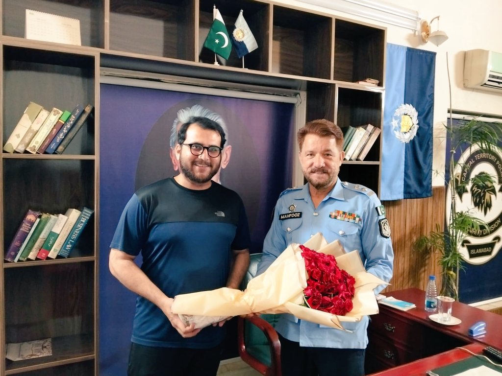 khubaibzafar8's tweet image. Happy retirement, Sir Mahfooz Kiyani SP VVIP Protection @ICT_Police🇵🇰
Have a blessed life ahead♥️🌻
#IslamabadPolice