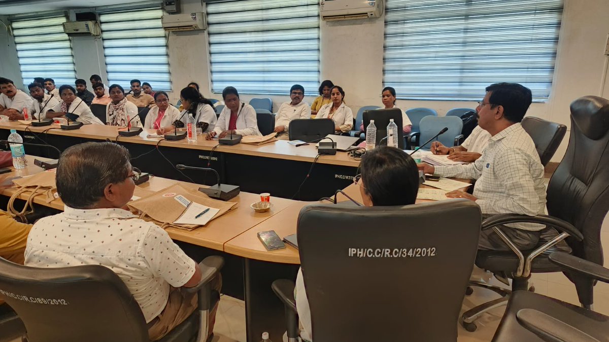 HLTH_JHARKHAND's tweet image. IPH सभागार, नामकुम में "हीट वेव एवं फायर सेफ्टी" पर राज्य स्तरीय कार्यशाला। MD, NHM की अध्यक्षता में 24 जिलों ने भाग लिया। लू से बचाव व अस्पतालों की फायर सेफ्टी पर चर्चा। #HeatWave #FireSafety #NHMJharkhand
@MoHFW_INDIA 
@IrfanAnsariMLA