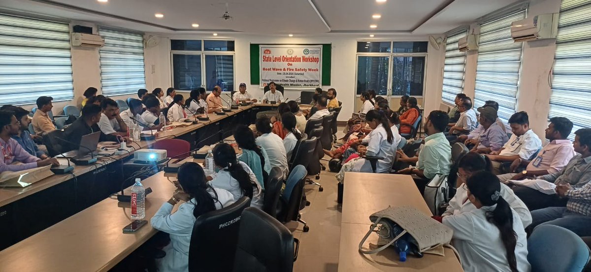 HLTH_JHARKHAND's tweet image. IPH सभागार, नामकुम में "हीट वेव एवं फायर सेफ्टी" पर राज्य स्तरीय कार्यशाला। MD, NHM की अध्यक्षता में 24 जिलों ने भाग लिया। लू से बचाव व अस्पतालों की फायर सेफ्टी पर चर्चा। #HeatWave #FireSafety #NHMJharkhand
@MoHFW_INDIA 
@IrfanAnsariMLA