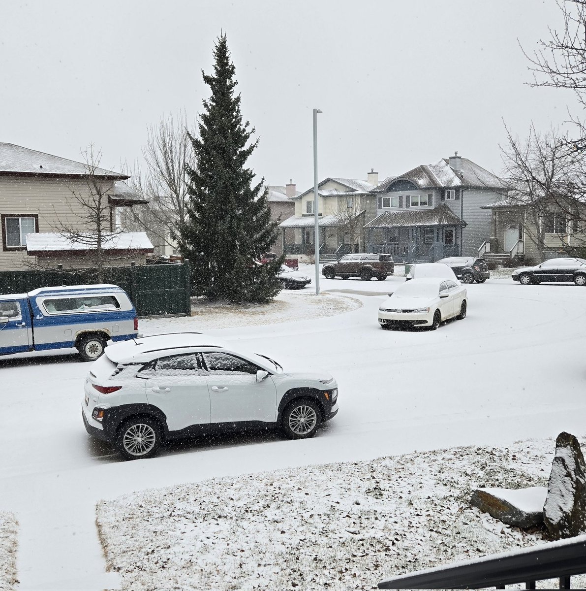 SandyIsCynical's tweet image. Could somebody tell the Alberta weather that today is April 25th, NOT December 25th. 
Thank you. 
#yegwx #abwx