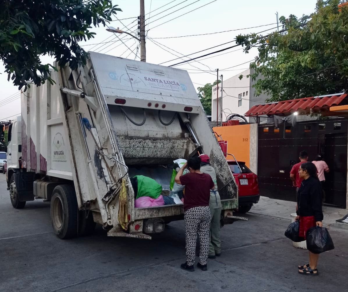 Gracias a todas y todos por continuar con la separación de residuos. ♻️

Buenos días Santa Lucía del Camino, buen Sábado; el servicio de Recolección de Residuos Sólidos Urbanos (Basura inorgánica) inició a la hora programada y recorrió las colonias y agencia programadas para este