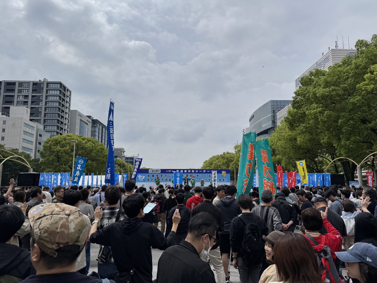 愛知中央メーデーにて
こども食堂の活動をご支援いただいている労福協さんのブースでバルーンプレゼントしてきました！
過去2回雨で流れてしまったので、ようやくお役に立てました笑
いつもありがとうございます☺️♡