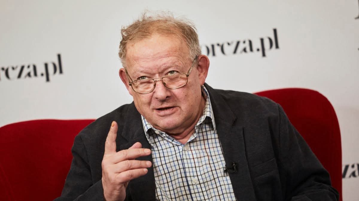 Ten autorytet dostał od Kiszczaka wejście do archiwum SB, żeby sprawdzić teczki swoich znajomych i przeciwników, ale gdy opublikowałem w Tygodniku Solidarność info o tej aferze natychmiast "Komisję" zlikwidowano.
Pozostała wiedza kto z kim i dlaczego walczy z polską wolnością.