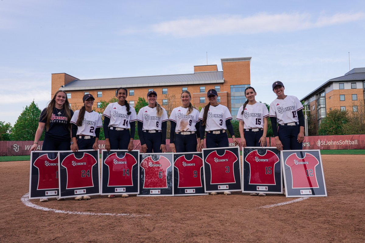 StJohnsSoftball's tweet image. Thank you, seniors, for everything you’ve given to this program 🫶🔴⛈️

Once a Johnnie, always a Johnnie ❤️

#RedStorm
