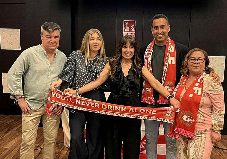 Ideal_GranadaCF's tweet photo. Montoro, homenajeado por los YNDA 
La asociación granadinista celebra la XIV edición de su habitual reinauguración
https://t.co/kfENceF6l9
#GranadaCF https://t.co/DcJZvxo7kG