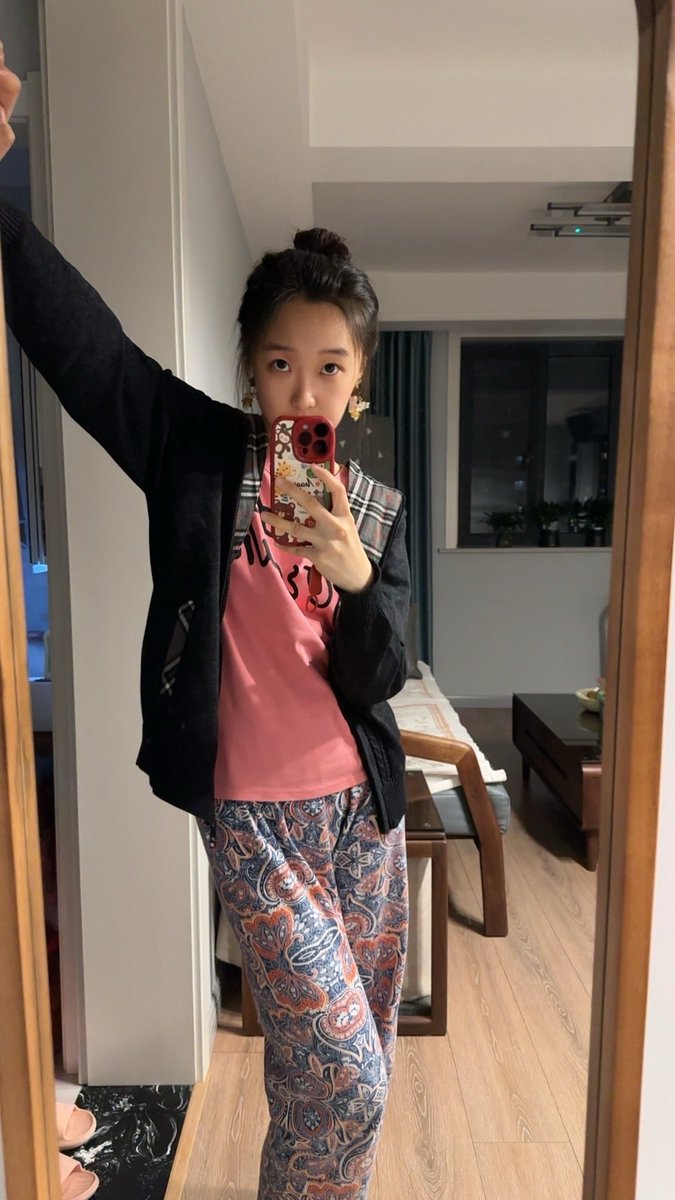 user2625kdpqj's tweet image. i spent 10 minutes fiddling with these #pretty #screwback #earrings before I finally got them on 
#stunning