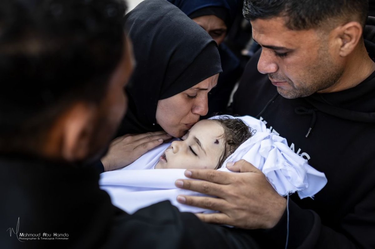 Palestine_UN's tweet image. Today, Israel killed a pregnant mother carrying twins alongside her two children, Hamza and Naya, in artillery shelling that struck a home in northern Gaza. 

At least four children are among the 14 people killed across Gaza since Friday morning.

📷 Mahmoud Hamda