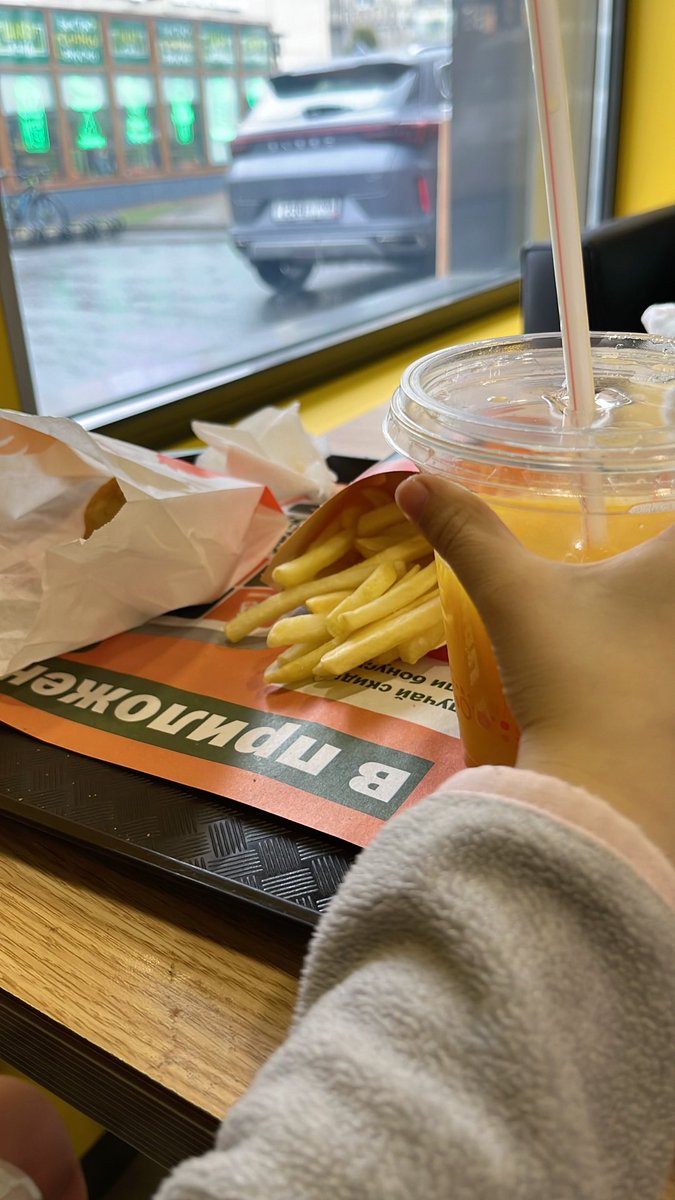 Лена тут tweet media