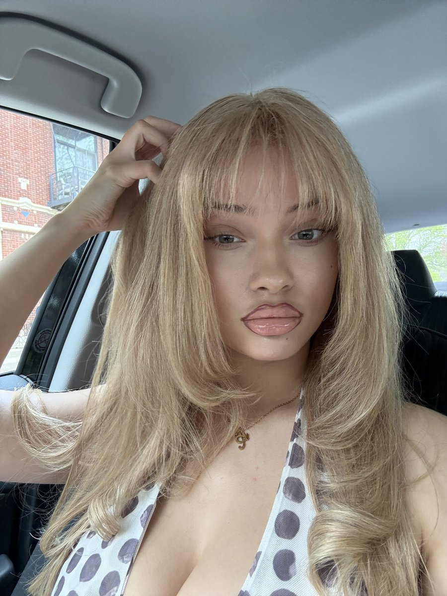 ItzwhiteChina tweet media