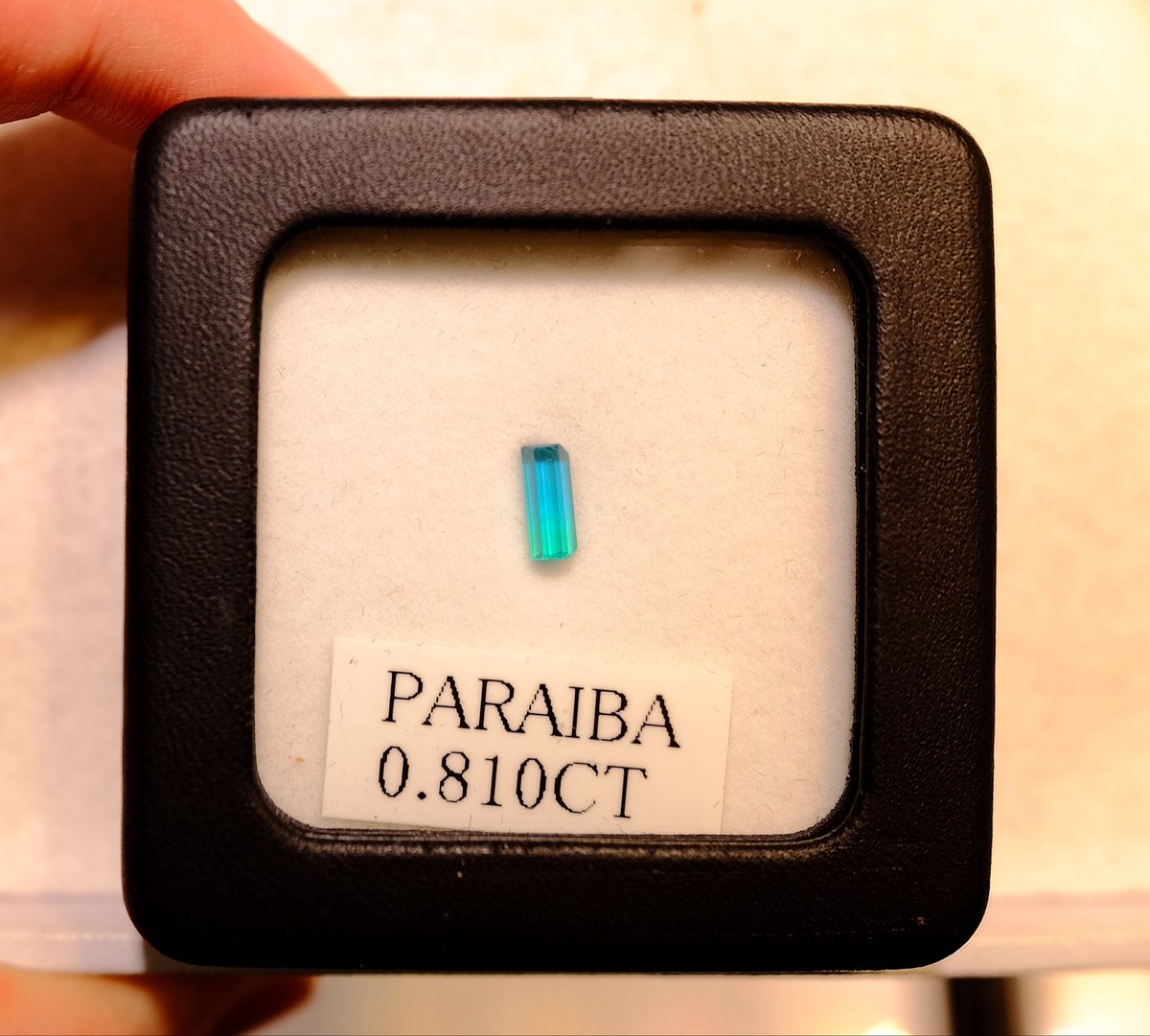 Rhodium45_'s tweet photo. こんな画像も残ってました。
4年前に購入した、バイカラーパライバの原石です。
買った後で、やっぱり自分はルース系がいいな〜とか思って手放してしまいましたが、今頃どなたの手に渡っているのやら… https://t.co/zaWriBp9f4