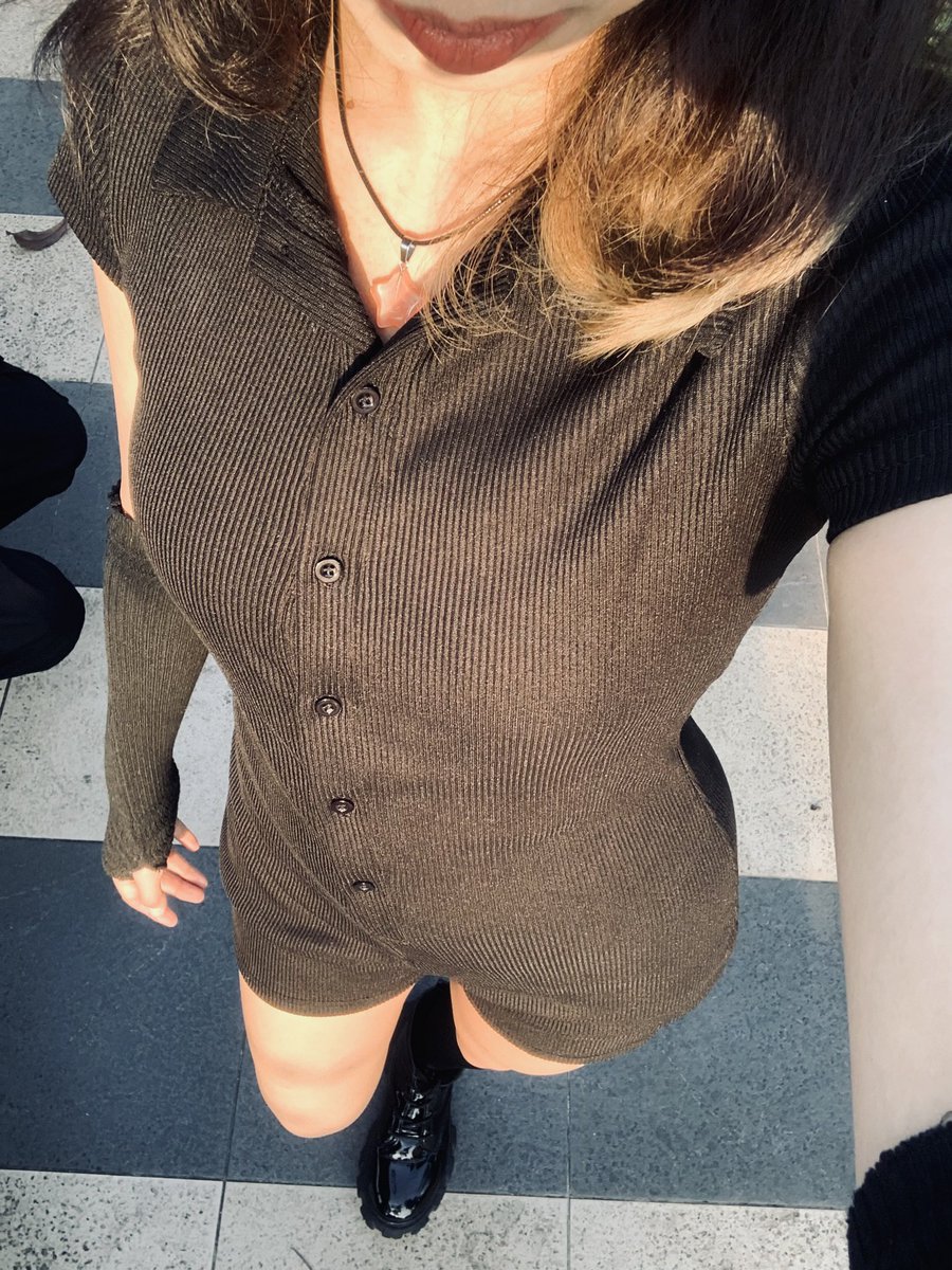 ojikyu's tweet photo. wts overall hitam (try on ada di foto kedua) bahan knit adem dan stretchy yaaa guys no minus masih bagus bgt aku pake cuma buat konseran, details &amp; size bisa dm aku ajaaa!

💵: 70K only (aku beli di harga 100 lebih) https://t.co/QgA833oCbf