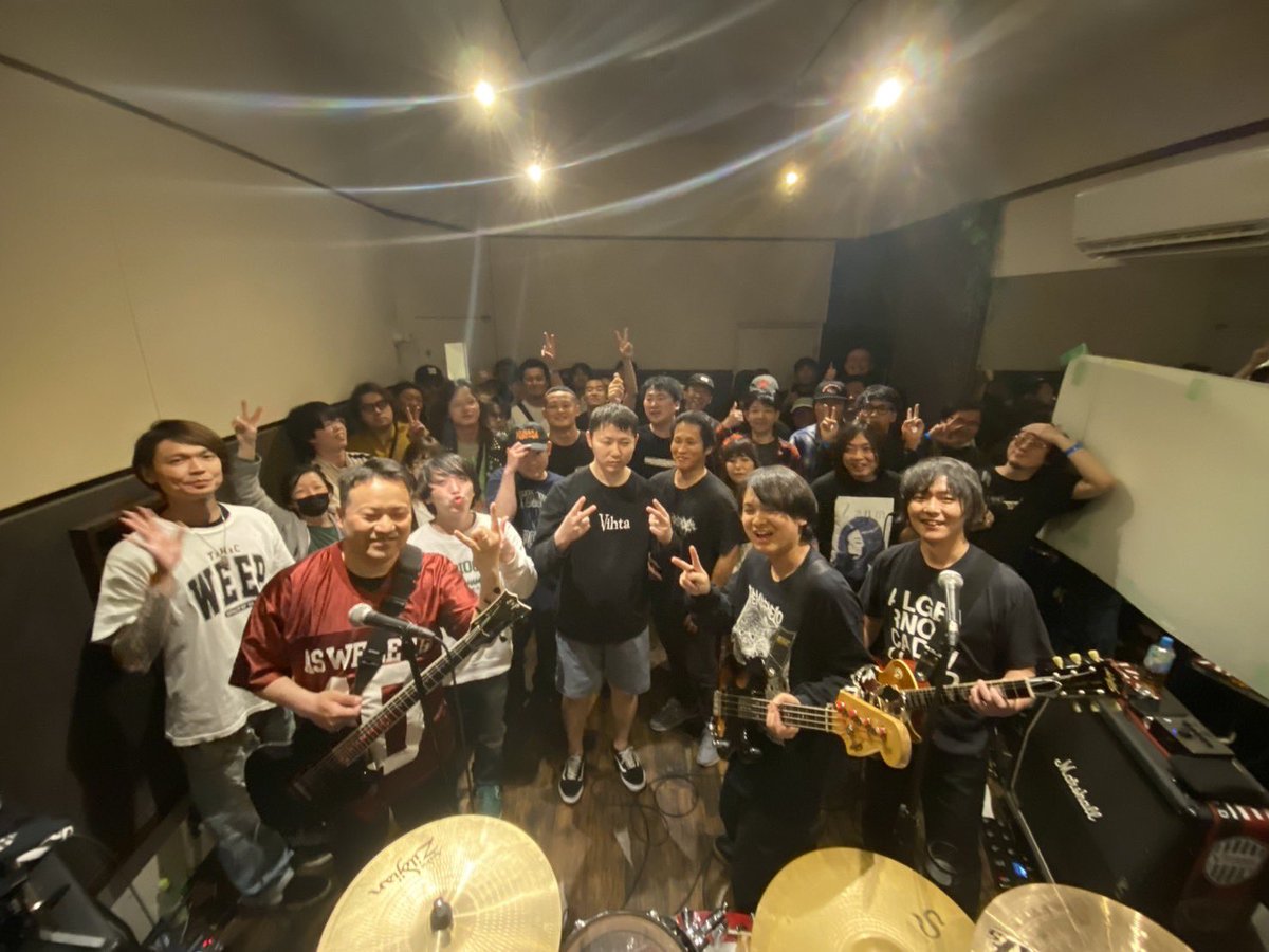 WEEP2022's tweet photo. "AGAINST FESTIVAL 2026"
4/25 DAY1にてお集まりいただきありがとうございました👍

来てくれたお客さん、対バンの皆さん、DUGOUT2のスタッフさん、本当にありがとうございました！

明日も参加される方は楽しみましょう！ https://t.co/2NGdvVsPzh