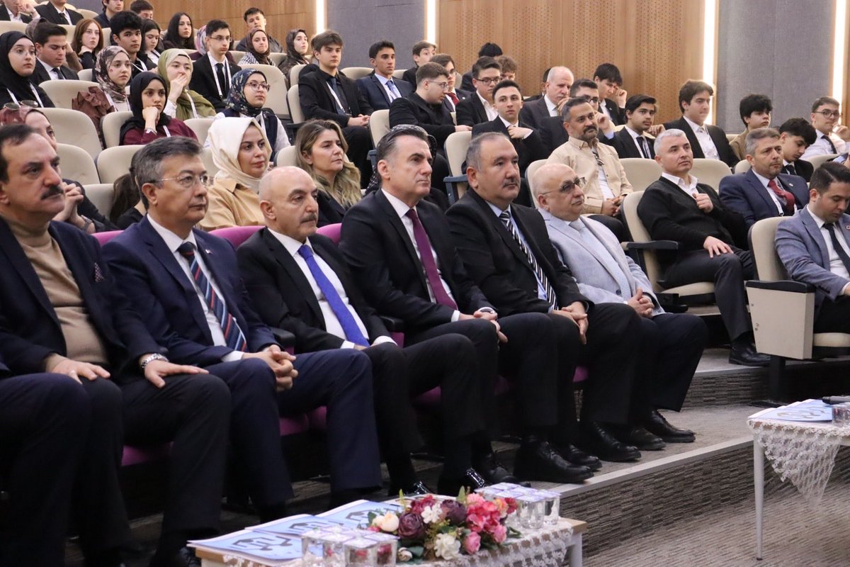 ayhan_ogan's tweet photo. Pendik İTO Şehit Ahmet Aslanhan AİHL’de düzenlenen GENTA'26 Genç Tartışmacılar Çalıştayı’na katıldık.

“Düşünen, sorgulayan ve ifade eden gençlik; güçlü bir toplumun temelidir.”

İstanbul’un farklı liselerinden gelen gençlerin “Çağdaş Türk ve Dünya Tarihi” üzerine fikirlerini özgürce tartıştığı bu değerli platformda yer almaktan memnuniyet duyduk.

Emeği geçen herkese teşekkür ederiz.