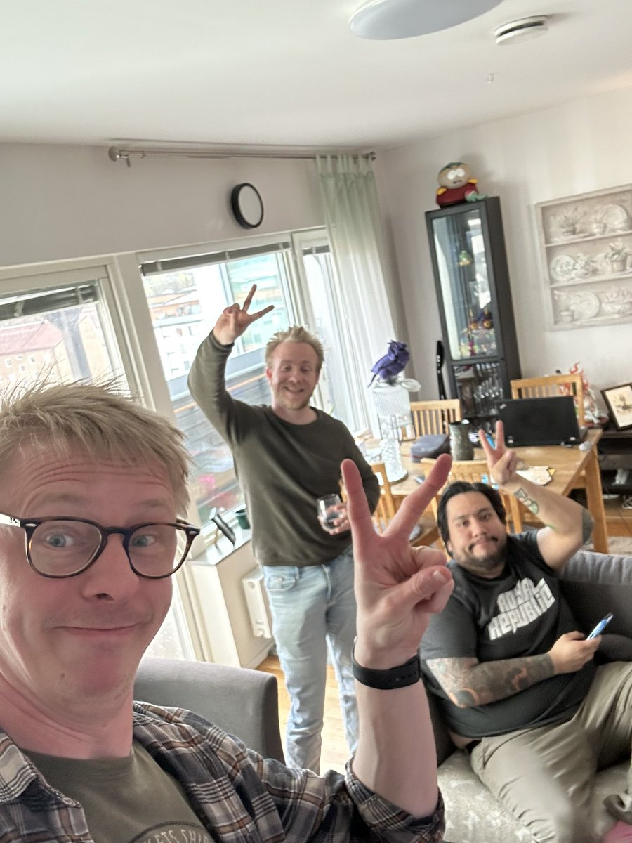 Robin_Kaas's tweet photo. Met up with some friends to play in @JacobSkraw s Festival of Champions and the whole gang is 1-0! Great start to the day #playpokemon https://t.co/WIZZ1xlx76