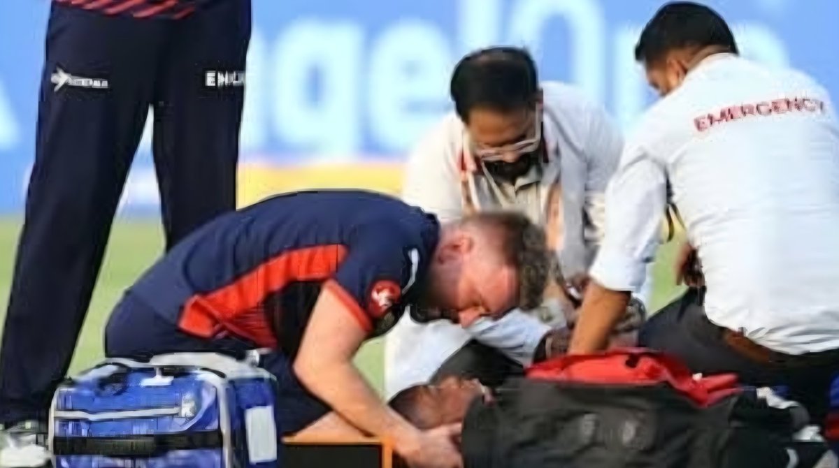 CricUniverse7's tweet image. A #scary visual today #Kotala Ground #Delhi.

When #Lungi_Ngidi  try to catch and suffer a nasty  head injury, in the 3rd Overs of the #PBKS innings 
Then #Ambulance come in the ground.

We all pray his speedy recovery 🙏 
#DCvPBKS #RRvSRH #IPL2026