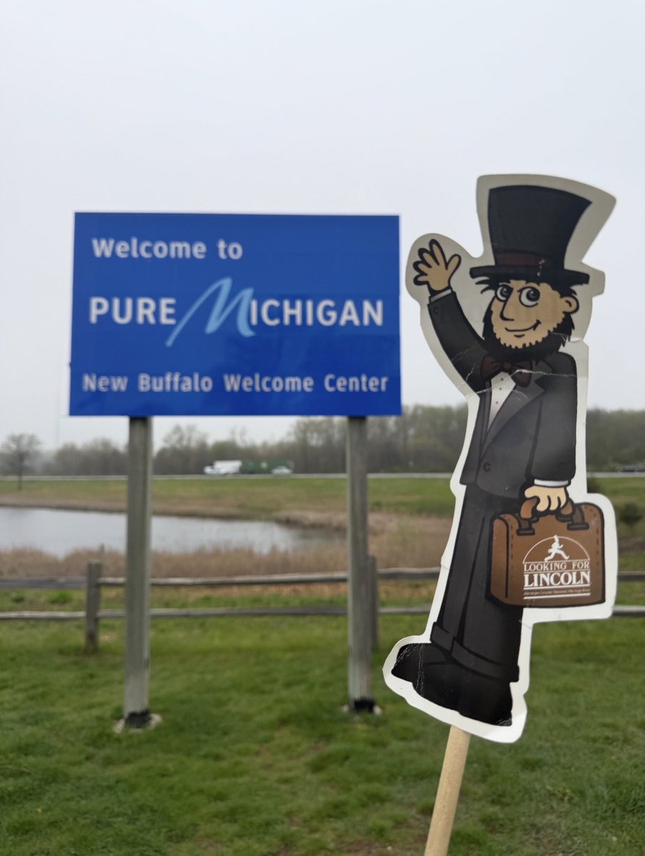 FlatLincoln's tweet photo. “I guess it's on, here we go, time to let the bass drop." https://t.co/p8QDDoDJwC